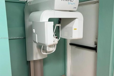 Propiedad comercial en venta en Miami, Florida № 1990289 - foto 7