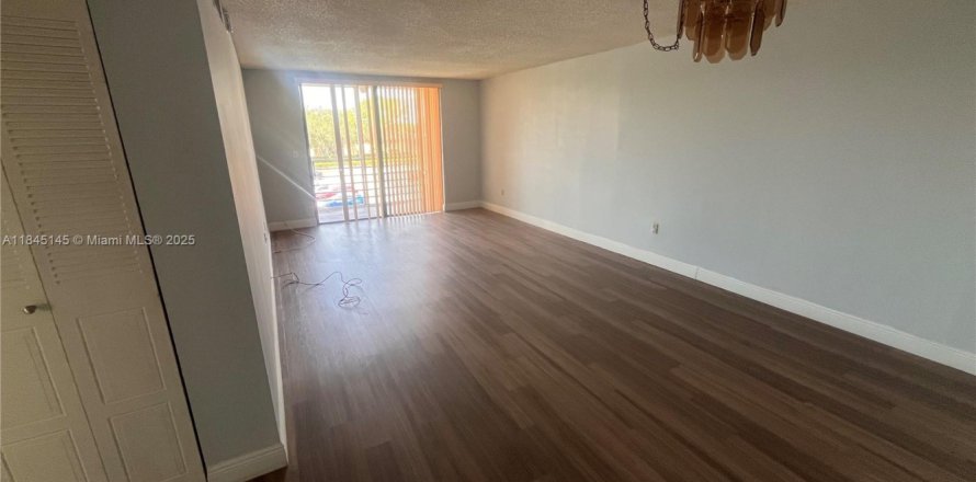 Apartamento en North Lauderdale, Florida 2 dormitorios, 92.9 m2 № 1840930