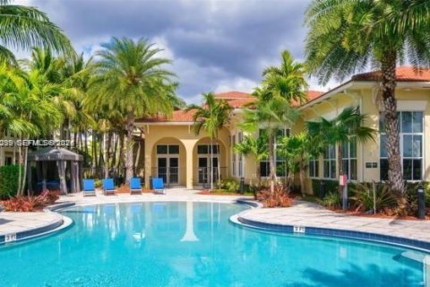 Condo in Pembroke Pines, Florida, 2 bedrooms  № 2065735 - photo 6