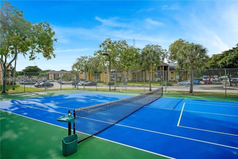 Condo in Pembroke Pines, Florida, 2 bedrooms  № 2065735 - photo 5