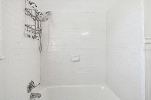 Casa en venta en Tampa, Florida, 2 dormitorios, 99.78 m2 № 1780687 - foto 28