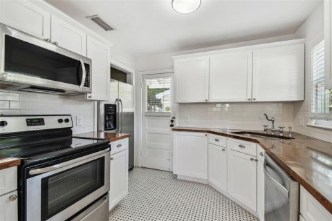 Villa ou maison à vendre à Tampa, Floride: 2 chambres, 99.78 m2 № 1780687 - photo 20