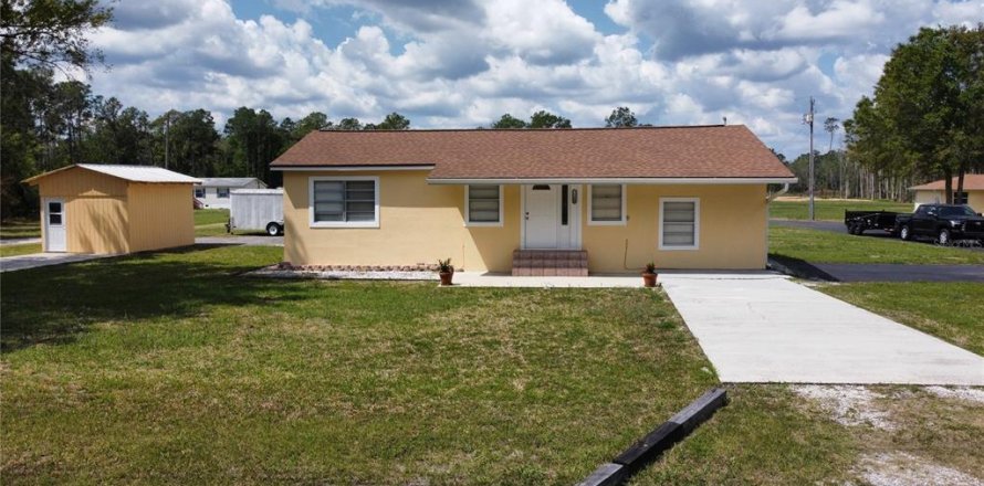 House in Clermont, Florida 3 bedrooms, 98.38 sq.m. № 2139398