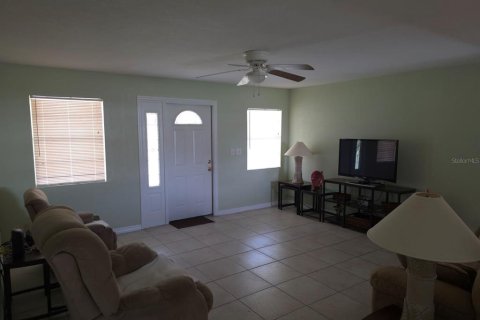 House in Clermont, Florida 3 bedrooms, 98.38 sq.m. № 2139398 - photo 14