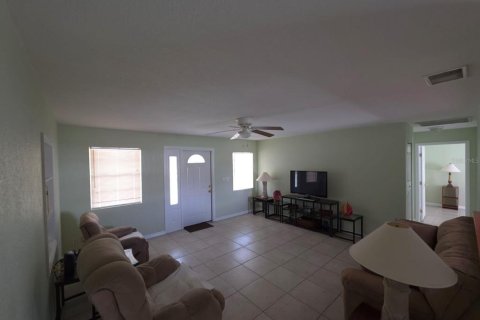 House in Clermont, Florida 3 bedrooms, 98.38 sq.m. № 2139398 - photo 22