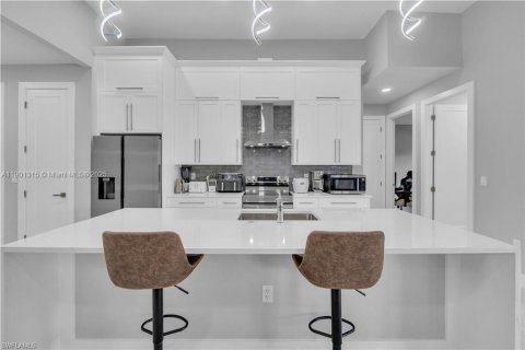 Casa en venta en Cape Coral, Florida, 3 dormitorios № 1951523 - foto 18