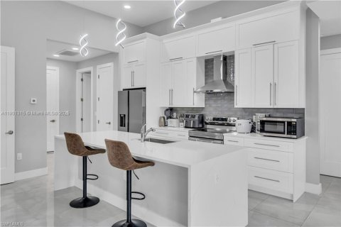 Casa en venta en Cape Coral, Florida, 3 dormitorios № 1951523 - foto 17