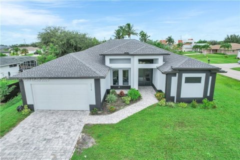 Casa en venta en Cape Coral, Florida, 3 dormitorios № 1951523 - foto 2
