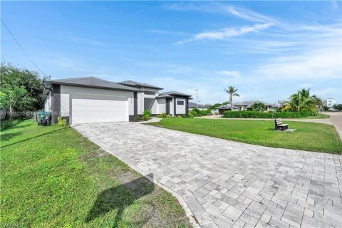 Casa en venta en Cape Coral, Florida, 3 dormitorios № 1951523 - foto 4