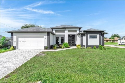 Casa en venta en Cape Coral, Florida, 3 dormitorios № 1951523 - foto 1