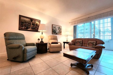 Condominio en venta en Lauderhill, Florida, 2 dormitorios, 80.82 m2 № 1937230 - foto 11