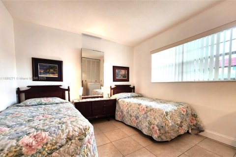 Condo in Lauderhill, Florida, 2 bedrooms  № 1937230 - photo 18