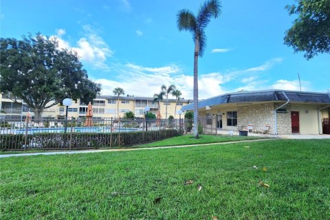 Condo in Lauderhill, Florida, 2 bedrooms  № 1937230 - photo 25