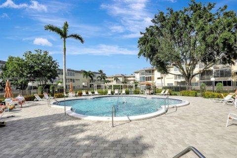 Condo in Lauderhill, Florida, 2 bedrooms  № 1937230 - photo 26