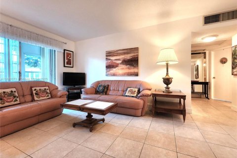 Condo in Lauderhill, Florida, 2 bedrooms  № 1937230 - photo 12