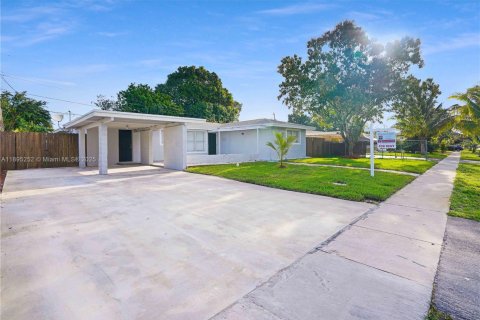 Villa ou maison à vendre à Fort Lauderdale, Floride: 4 chambres № 1947580 - photo 2