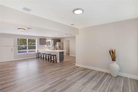 Villa ou maison à vendre à Fort Lauderdale, Floride: 4 chambres № 1947580 - photo 10