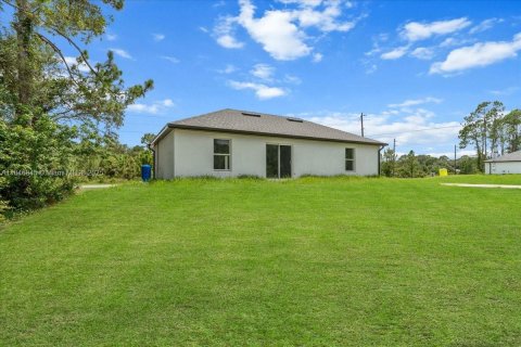 House in Lehigh Acres, Florida 3 bedrooms № 1848320 - photo 1