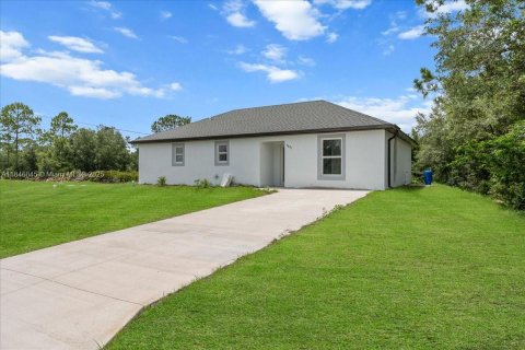 House in Lehigh Acres, Florida 3 bedrooms № 1848320 - photo 2