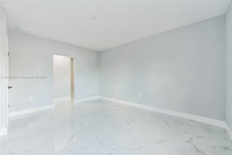 House in Lehigh Acres, Florida 3 bedrooms № 1848320 - photo 25