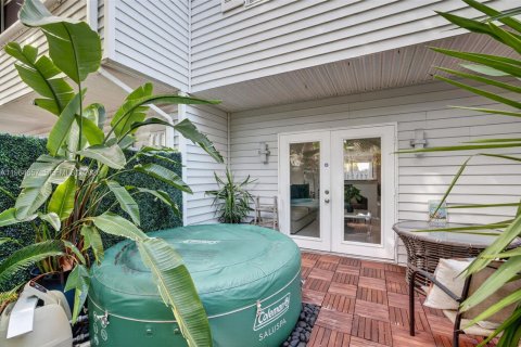 Купить таунхаус в Форт-Лодердейл, Флорида 2 спальни, 98.1м2, № 2026807 - фото 30