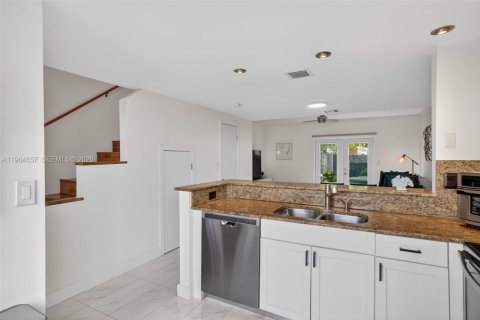 Купить таунхаус в Форт-Лодердейл, Флорида 2 спальни, 98.1м2, № 2026807 - фото 6