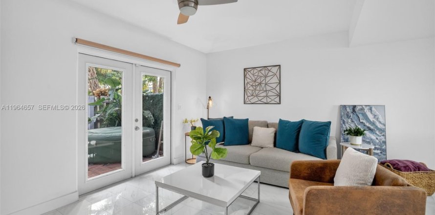 Таунхаус в Форт-Лодердейл, Флорида 2 спальни, 98.1м2 № 2026807