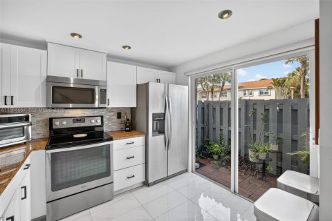 Купить таунхаус в Форт-Лодердейл, Флорида 2 спальни, 98.1м2, № 2026807 - фото 4