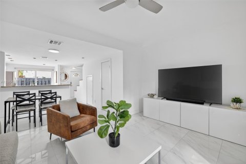 Купить таунхаус в Форт-Лодердейл, Флорида 2 спальни, 98.1м2, № 2026807 - фото 12