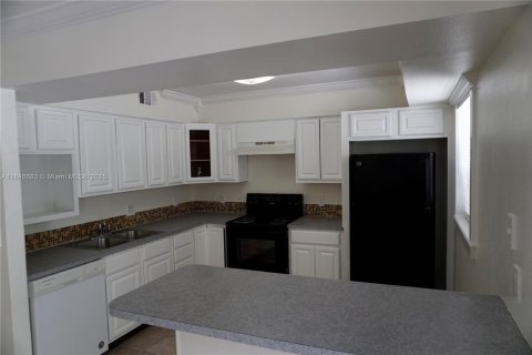 Townhouse in Cutler Bay, Florida 3 bedrooms, 135.45 sq.m. № 1846096 - photo 11