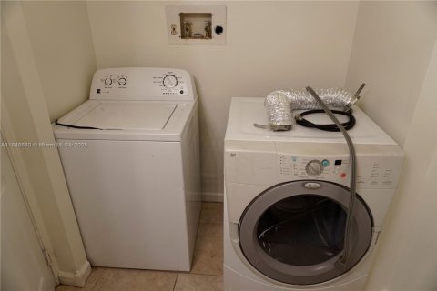 Townhouse in Cutler Bay, Florida 3 bedrooms, 135.45 sq.m. № 1846096 - photo 16