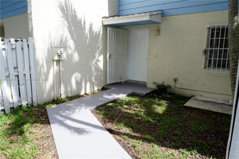 Townhouse in Cutler Bay, Florida 3 bedrooms, 135.45 sq.m. № 1846096 - photo 4