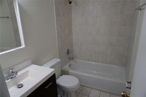 Townhouse in Cutler Bay, Florida 3 bedrooms, 135.45 sq.m. № 1846096 - photo 24