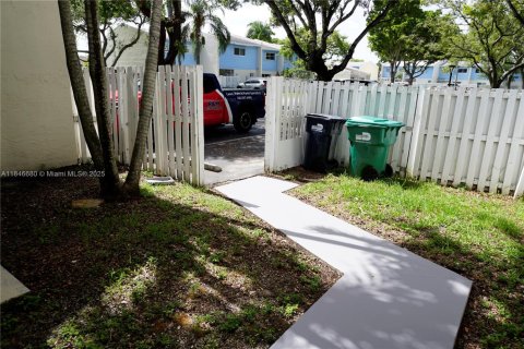 Townhouse in Cutler Bay, Florida 3 bedrooms, 135.45 sq.m. № 1846096 - photo 5
