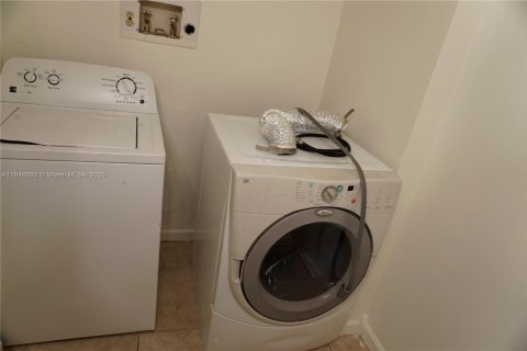 Townhouse in Cutler Bay, Florida 3 bedrooms, 135.45 sq.m. № 1846096 - photo 15