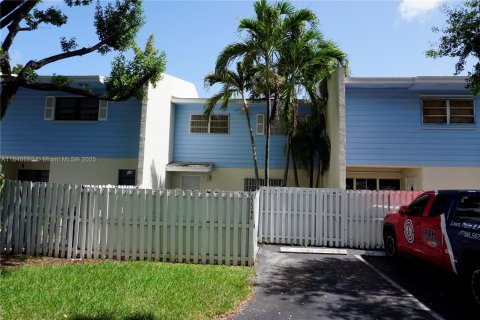 Townhouse in Cutler Bay, Florida 3 bedrooms, 135.45 sq.m. № 1846096 - photo 3