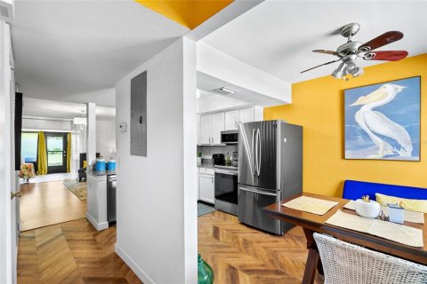 Adosado en venta en Tampa, Florida, 2 dormitorios, 101.64 m2 № 1592380 - foto 7