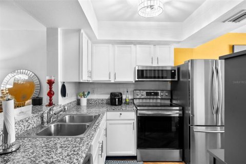 Adosado en venta en Tampa, Florida, 2 dormitorios, 101.64 m2 № 1592380 - foto 10