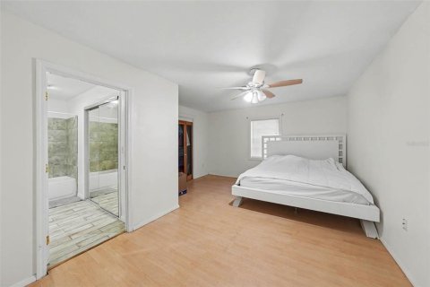 Villa ou maison à vendre à Zephyrhills, Floride: 4 chambres, 200.2 m2 № 2229853 - photo 17