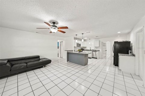 Villa ou maison à vendre à Zephyrhills, Floride: 4 chambres, 200.2 m2 № 2229853 - photo 4