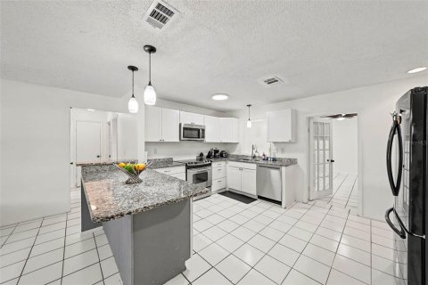 Villa ou maison à vendre à Zephyrhills, Floride: 4 chambres, 200.2 m2 № 2229853 - photo 6