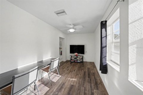 Villa ou maison à vendre à Zephyrhills, Floride: 4 chambres, 200.2 m2 № 2229853 - photo 15