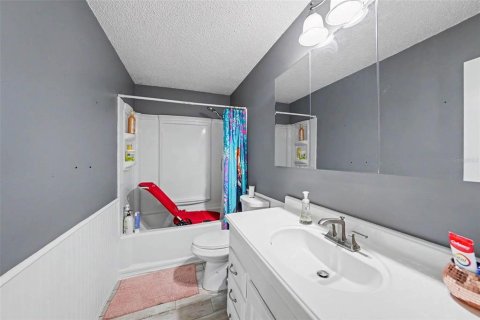 Villa ou maison à vendre à Zephyrhills, Floride: 4 chambres, 200.2 m2 № 2229853 - photo 23
