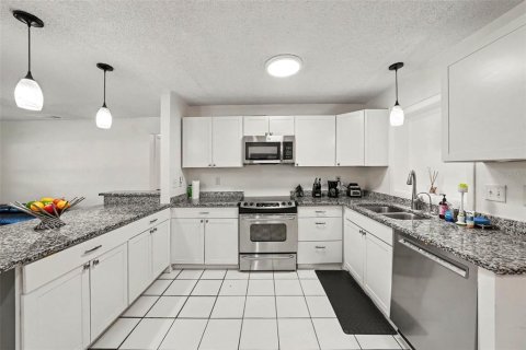 Villa ou maison à vendre à Zephyrhills, Floride: 4 chambres, 200.2 m2 № 2229853 - photo 7