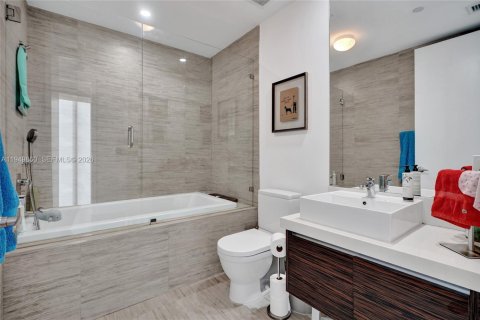 Купить кондоминиум в Майами, Флорида 2 спальни, 153.01м2, № 2005578 - фото 24