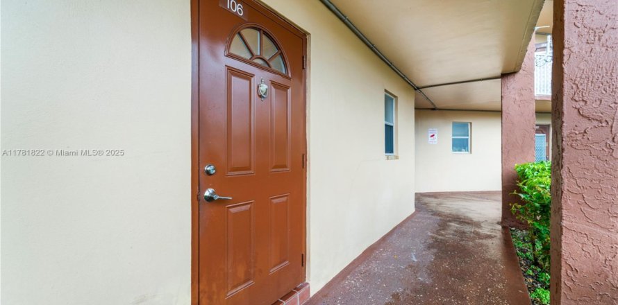 Condominio en Sunrise, Florida, 1 dormitorio № 1702291