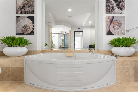 Condo in Sunny Isles Beach, Florida, 3 bedrooms № 2089351 - photo 24
