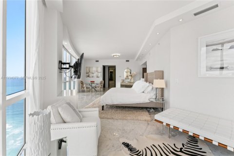 Condo in Sunny Isles Beach, Florida, 3 bedrooms № 2089351 - photo 23