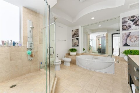 Condo in Sunny Isles Beach, Florida, 3 bedrooms № 2089351 - photo 25