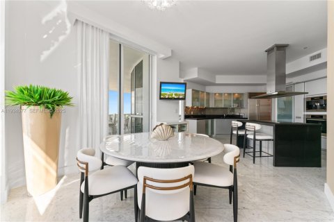 Condo in Sunny Isles Beach, Florida, 3 bedrooms № 2089351 - photo 16